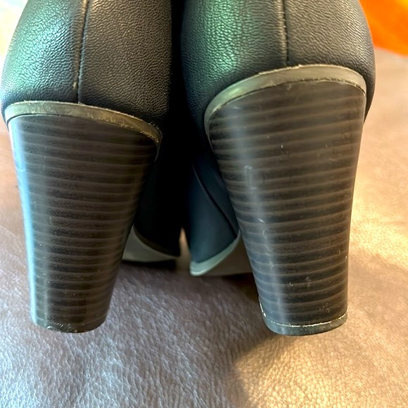 Charlotte Russe ankle boots / heeled booties - size 6, black - Picture 6 of 14
